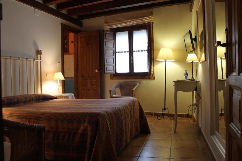 Hostal Rural Luna Y Hostal Rural Lunaposada Candeleda Buitenkant foto