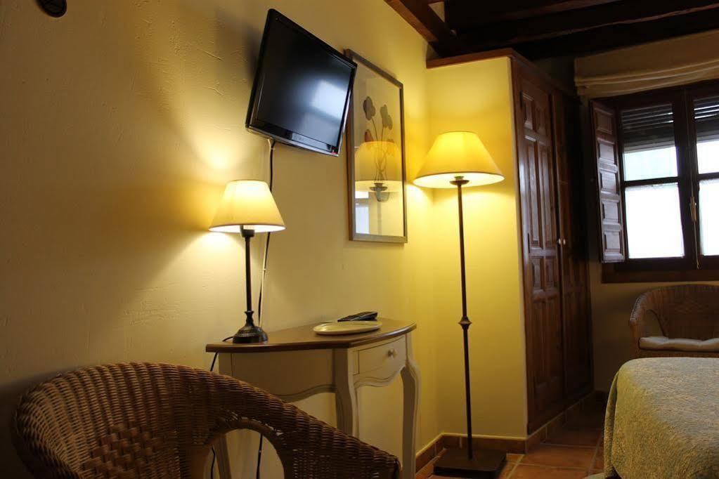 Hostal Rural Luna Y Hostal Rural Lunaposada Candeleda Buitenkant foto
